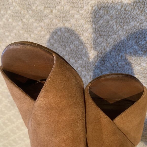 Donald J. Pliner Brown Heels size 11 - Picture 4 of 4
